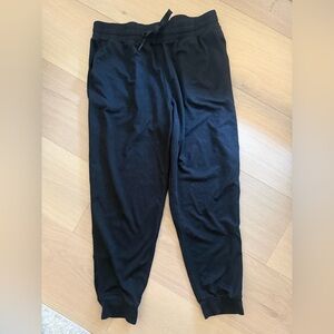 Quince Flowknit women’s black joggers - small